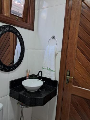 a bathroom with a sink and a mirror at Casa das Seringueiras in Alter do Chao