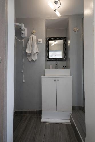 Spacious Apartment in Little Venice Mykonos by ΜΡS