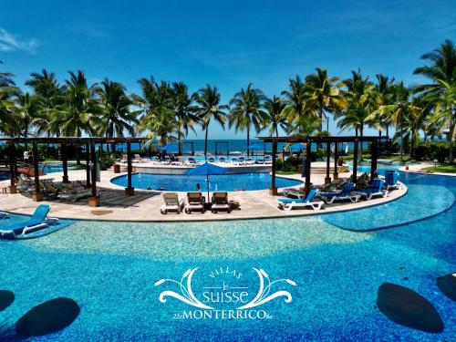 Der Swimmingpool an oder in der Nähe von Villas los cabos le suisse
