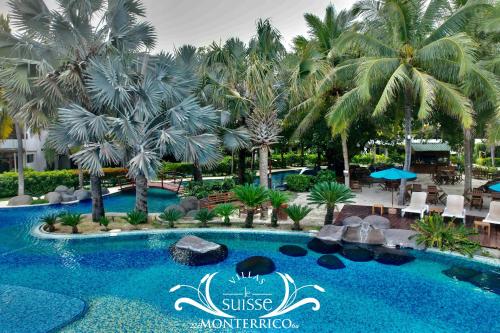 Der Swimmingpool an oder in der Nähe von Villas los cabos le suisse