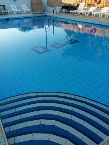 Ero Aegina Hospitalityの敷地内または近くにあるプール