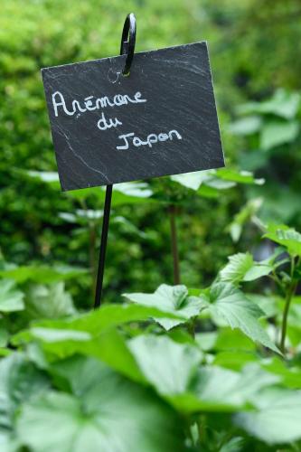 a sign that says rhapsody in bacon in a garden at La maison du 1, Vexin in Gaillon-sur-Montcient