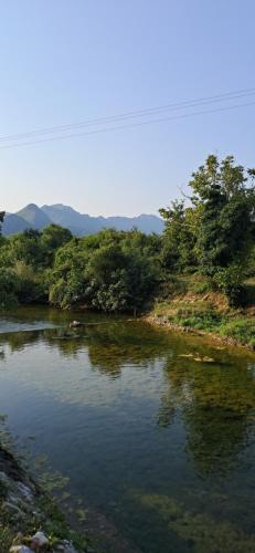 Φυσικό τοπίο κοντά σε αυτή η παραθεριστική κατοικία