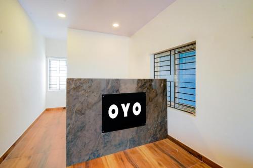 an empty room with an ovy sign on a wall at Hotel O Holiday Luxury in Hyderabad