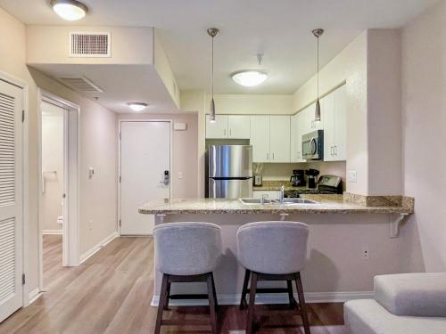 a kitchen with two bar stools and a counter at Cozy Studio near Los Angeles Museum of Art in Los Angeles