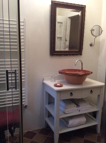a bathroom with a sink and a mirror at Aux temps d'avant in Gundershoffen