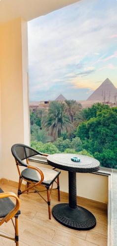 Sphinx Gate Pyramids View Hotel