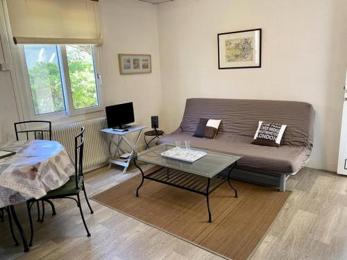 Photo de la galerie de l'établissement Résidence 039-soulac Sur Mer - 039 - Rez-de-chaussée d'une charmante villa 2 MAE-6071, à Soulac-sur-Mer