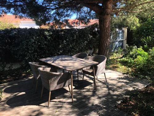 Photo de la galerie de l'établissement Résidence 039-soulac Sur Mer - 039 - Rez-de-chaussée d'une charmante villa 2 MAE-6071, à Soulac-sur-Mer