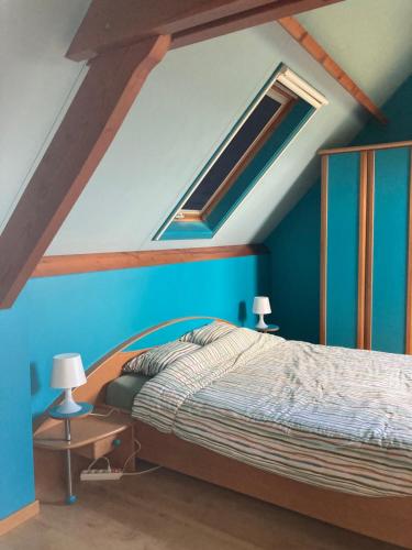 Postel nebo postele na pokoji v ubytování Vakantiewoning centraal in België, veel privacy, prachtig uitzicht, airco