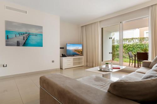 Cortijo del Mar 2-Bed Apartment with Pool & Garden