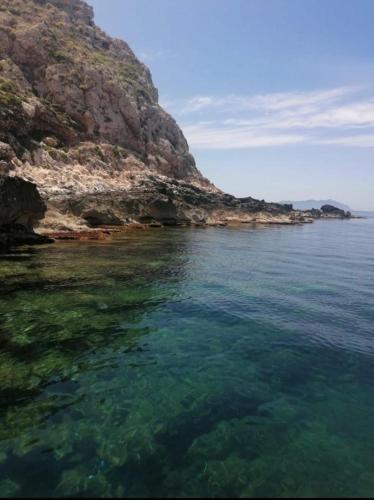 a large body of water next to a rocky coast at 32Venti Comfort Apartments Trapani in Trapani