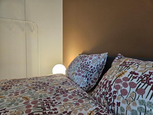 Ένα ή περισσότερα κρεβάτια σε δωμάτιο στο Cozy studio in the heart of city