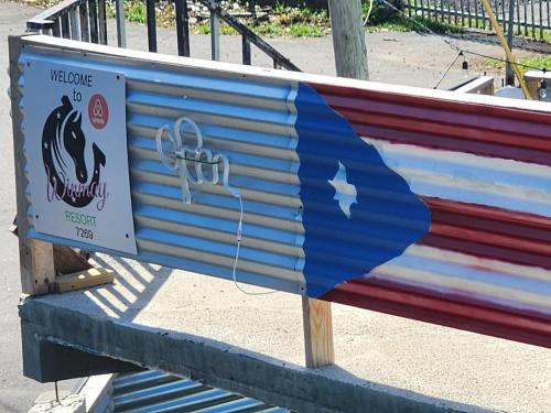 a sign on the back of a park bench at Nice place to relax level I in Fajardo