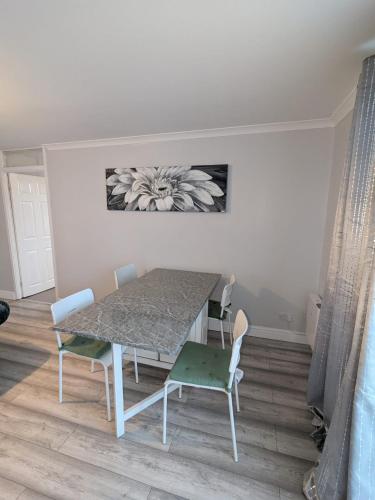 Χώρος καθιστικού στο A&A Apartment Basildon