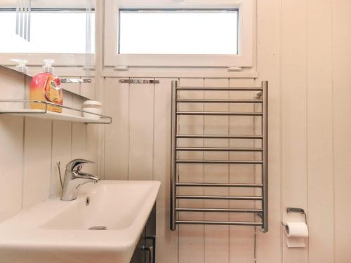 een badkamer met een wastafel en een raam bij 7 person holiday home in Vestervig-By Traum in Vestervig