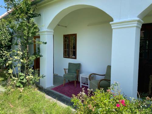 Charmantes Arkadenhaus mit großem Garten