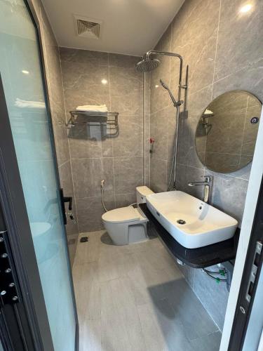 Ένα μπάνιο στο Thái Bảo 4 Hotel