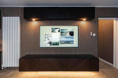 a room with a picture on a wall at The Studio, Luxury 3 Bed Home with Parking in Leicester
