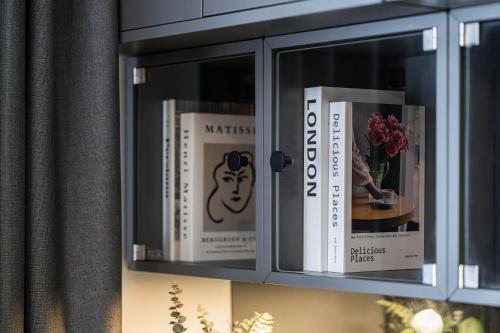 a display case with books in it at The Studio, Luxury 3 Bed Home with Parking in Leicester