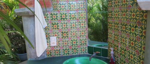 a large vase sitting next to a green sink at LA LOMA LINDA, Bungalows, Yoga and Feldenkrais, STARLINK INTERNET in Zipolite