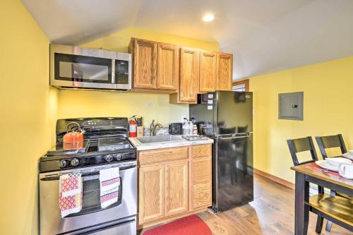 Kuchyň nebo kuchyňský kout v ubytování Fjord Suite at Equestrian House PA