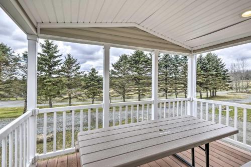 Balkoni atau teres di Master Complex 12 Br Estate Experience 100 Acre