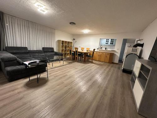 Køkken eller tekøkken på Ferienhaus nahe Berlin Bungalow mit Kamin