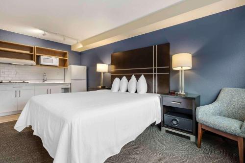 Postel nebo postele na pokoji v ubytování Extended Stay America Premier Suites - Portland - North
