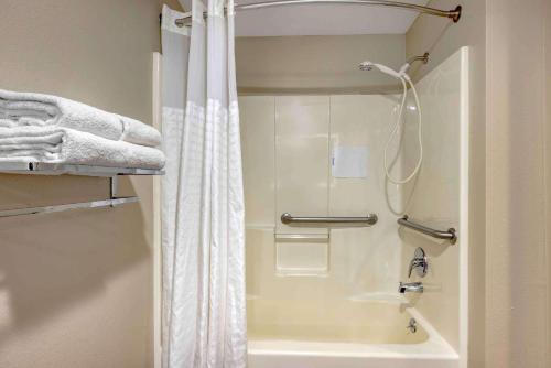 Koupelna v ubytování Extended Stay America Premier Suites - Portland - North