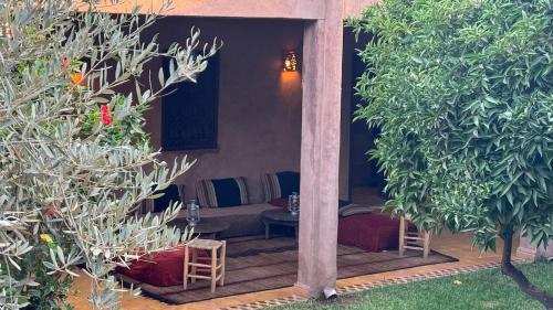 Jardín al aire libre en DAR EL KERMA Traditional Rustic House
