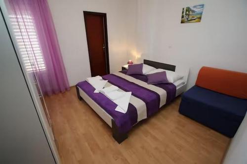 Apartments with parking space Makarska - 24071