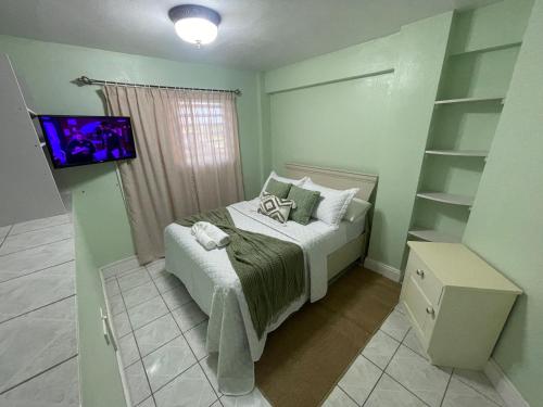 Modern North Side Hideaway with Aircon