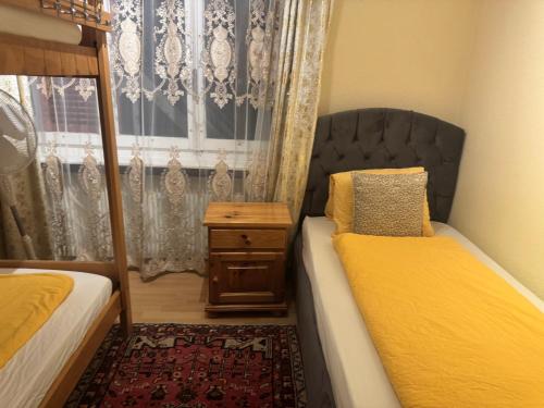 Кровать или кровати в номере Bahnhof West Apartments