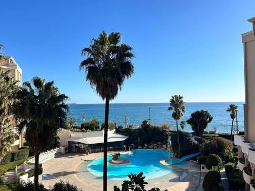 Cannes la Bocca: Appartement 2 Pièces avec Terrasse et Piscines - FR-1-609-110