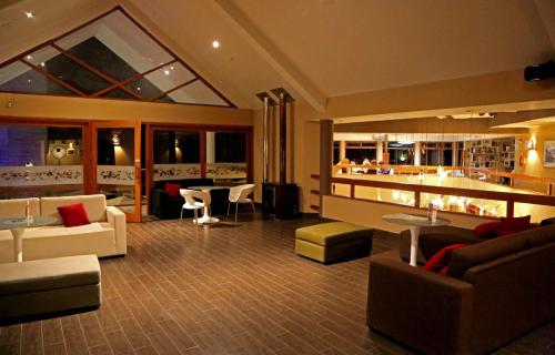 a living room with couches and a bar at Aranwa Pueblito Encantado del Colca in Coporaque