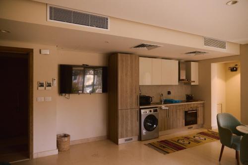 Kuchyň nebo kuchyňský kout v ubytování Mangroovy apartament El gouna