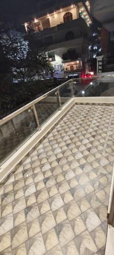 バラナシにあるUrban Bliss - Luxury Villa, Gym, Kitchen, library, 5 Min DLW, 10 Min Station & BHUのギャラリーの写真