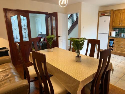 Η κουζίνα ή μικρή κουζίνα στο Cobh Holiday Home