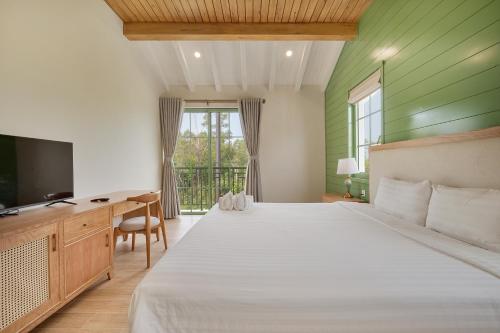 Кровать или кровати в номере Elyday Villa - Bai Khem Beach, Phu Quoc