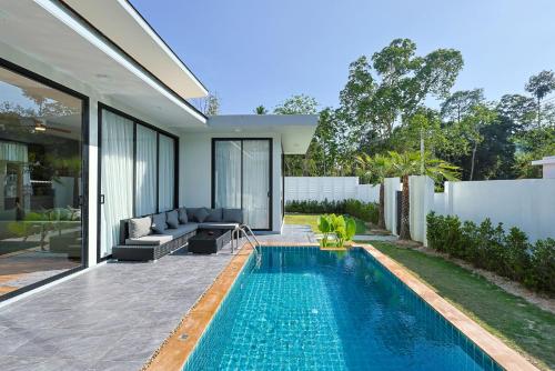 a swimming pool in the backyard of a house at Villa Luna Mara in Koh Phangan