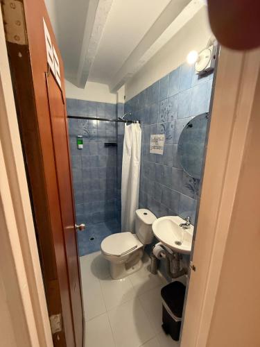 Bilik mandi di Road Living Home