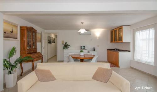 Η κουζίνα ή μικρή κουζίνα στο AMAMARE Apartments