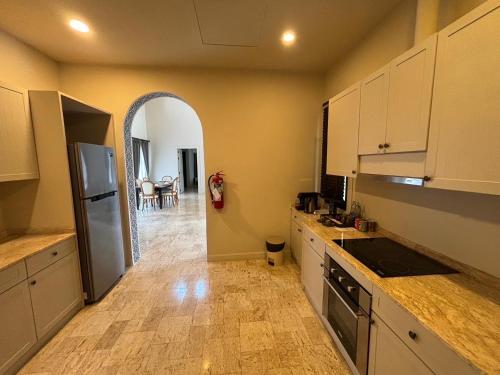 Η κουζίνα ή μικρή κουζίνα στο The Ozone Khao Yai Pool Villa