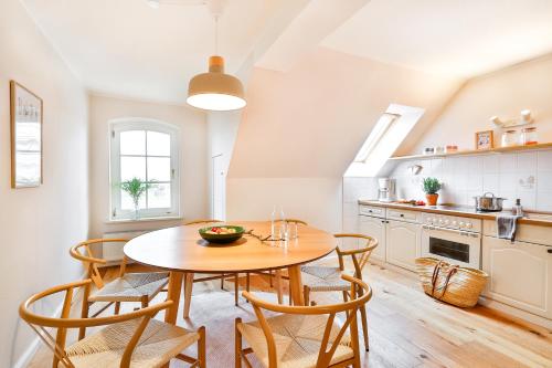 Dapur atau dapur kecil di Boddenhuus - Traumhaus mit Steg und Boot