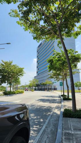 Bangunan di mana terletaknya aparthotel ini