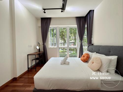 Postel nebo postele na pokoji v ubytování Medini Signature Best Vacation l Pool View 4 pax