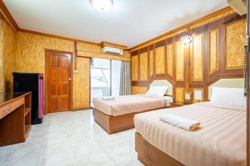 Ένα ή περισσότερα κρεβάτια σε δωμάτιο στο Chatsuree Mansion