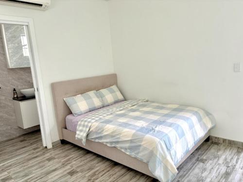 a bedroom with a bed in a white room at Beautiful Castle Short term stay in Guildford