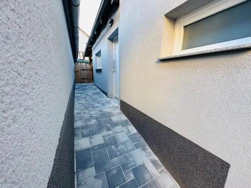 a hallway of a building with a door and a tile floor at Apartmán v klidné části Benešova in Benešov